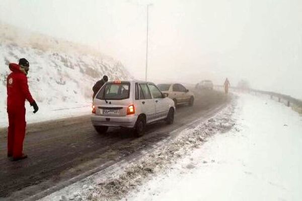 بارش برف و باران در جاده ها