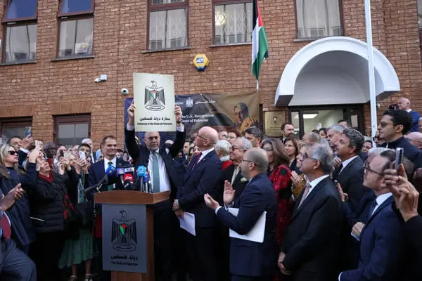 بریتانیا و مالت رسماً فلسطین را به رسمیت شناختند و سفارت فلسطین در لندن افتتاح شد
