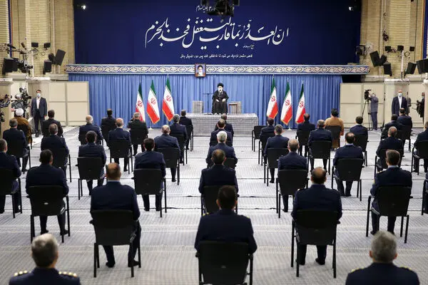 تصاویری دیدنی از دیدار امروز فرماندهان نیروی هوایی ارتش با رهبر انقلاب 