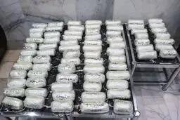 کشف ۳۰ کیلو و ۵۵۶ گرم مواد مخدر توسط مأموران گمرک+فیلم