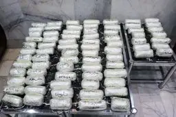 کشف ۳۰ کیلو و ۵۵۶ گرم مواد مخدر توسط مأموران گمرک+فیلم