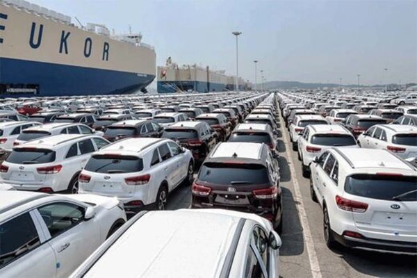 کشف پارکینگ احتکار خودروهای خارجی در تهران