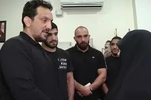 ادای احترام قهرمانان کشتی به مادر شهید زین‌الدین در اکران فیلم «مجنون»