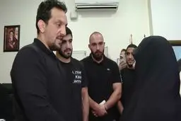 ادای احترام قهرمانان کشتی به مادر شهید زین‌الدین در اکران فیلم «مجنون»