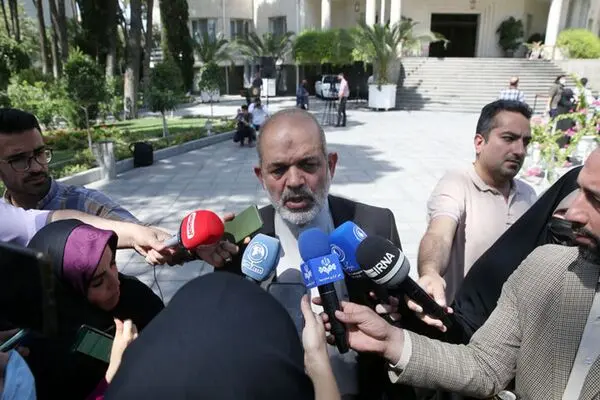 وحیدی: انتقال آب چاههای جدید به هیرمند را پیگیری می‌کنیم
