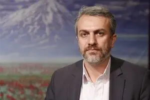 فاطمی امین: خودرو را هم صادر می‌کنیم، هم وارد