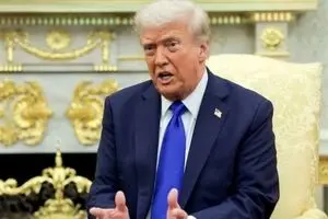 ترامپ از تعطیلی برنامه‌های دولتی و کاهش مشاغل خبر داد