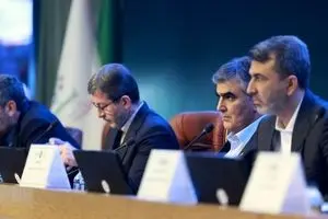 رئیس بانک مرکزی: نوسانات اخیر ارز نتیجه هراسافکنی دشمن است