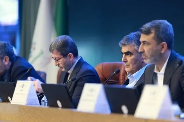 رئیس بانک مرکزی: نوسانات اخیر ارز نتیجه هراس‌افکنی دشمن است 