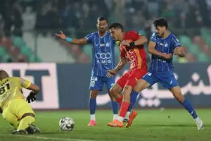 پیروزی استقلال مقابل فولاد با گل سحرخیزان