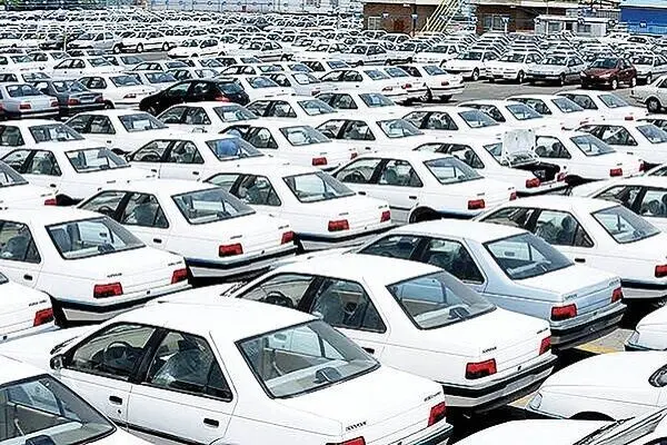 حلال گره خودرو، بورس، آزادسازی قیمت یا واردات؟