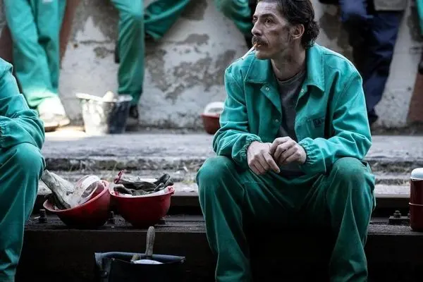 پخش فیلم سینمایی «ساختمان لاف» از شبکه نمایش