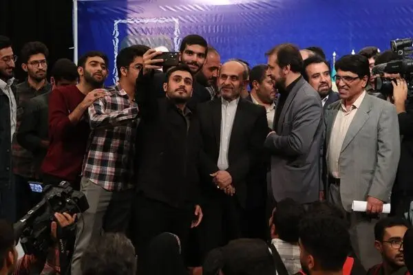 جبلی به جمع دانشجویان دانشگاه صداوسیما آمد
