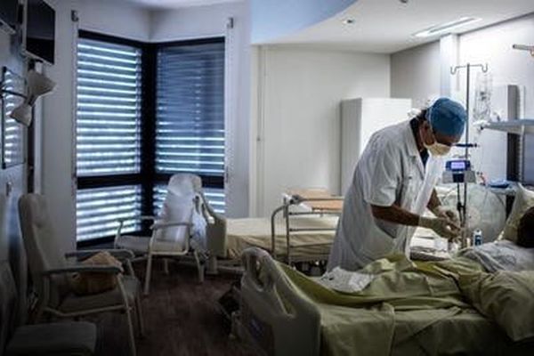 
ظرفیت بیمارستان های پاریس رو به اتمام است
