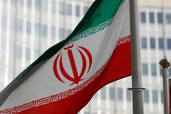 در صورت هرگونه تعرض به ایران، فارغ از اختلاف دیدگاه‌های خود با حکومت، با تمام قدرت از کشورمان دفاع می‌کنیم