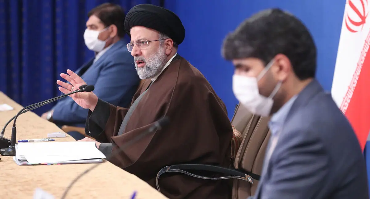پهن کردن سفره‌ی رفاهیات برای همه کارکنان دولت