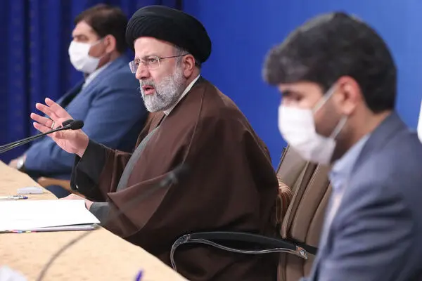 پهن کردن سفره‌ی رفاهیات برای همه کارکنان دولت