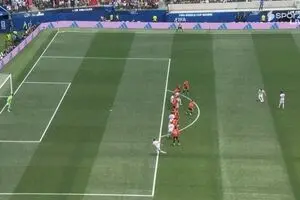 ایران ۰ - بلژیک ۰؛ گل طارمی مردود شد، تساوی در پایان نیمه نخست