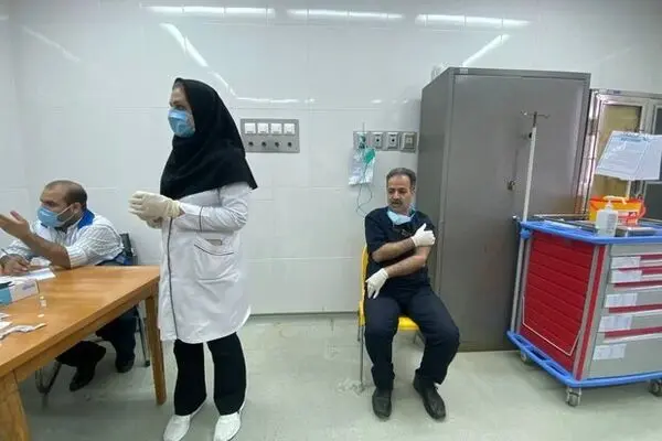 ‌فاز دوم واکسیناسیون کادر درمان علیه کووید ۱۹ آغاز شد