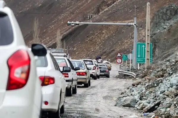 ترافیک سنگین در محورهای شمالی کشور | گزارش لحظه‌به‌لحظه از وضعیت جاده‌های چالوس، هراز و فیروزکوه