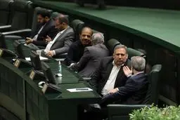 تصمیمات متناقص مجلس درباره‌ی حقوق و دستمزد