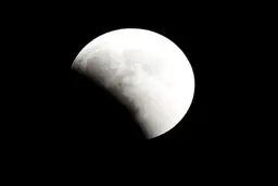 وقوع ماه گرفتگی جزئی در روز چهارشنبه