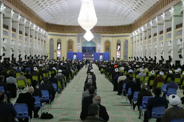 فیلم: اجرای سرود به زبان آذری نوجوانان تبریزی پیش از سخنان رهبر انقلاب
