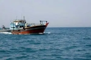کشف و توقیف لنج حامل ۵۵ هزار لیتر گازوئیل قاچاق در آب‌های کیش