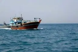 کشف و توقیف لنج حامل ۵۵ هزار لیتر گازوئیل قاچاق در آب‌های کیش