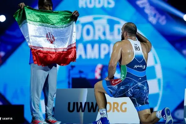 پیام رهبر انقلاب به مناسبت قهرمانی تیم ملی کشتی آزاد