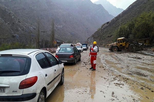 جاده چالوس و آزادراه تهران-شمال همچنان مسدود است