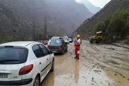جاده چالوس و آزادراه تهران-شمال همچنان مسدود است