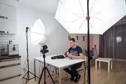 تولید محتوای حرفه‌ای با نور ثابت و تکنیک‌های نورپردازی | راهنمای کوتاه و کاربردی