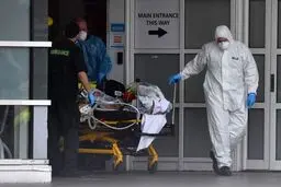 تلفات کرونا در انگلیس شش رقمی شد
