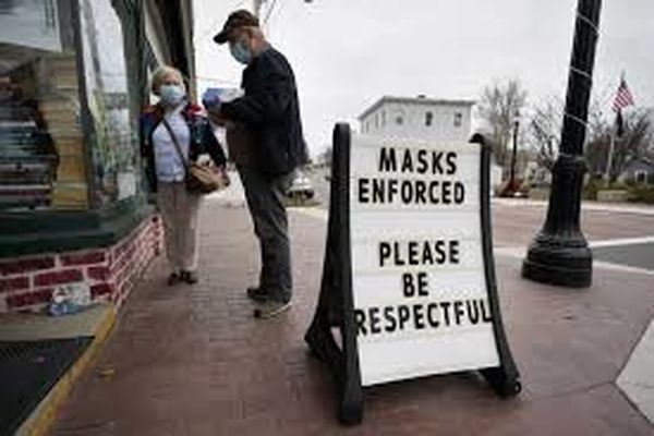 نیمی از آمریکایی ها در اماکن عمومی ماسک نمی زنند
