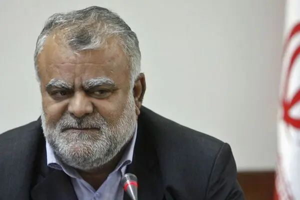 رستم قاسمی: آقای جهانگیری فروش ۱۰ کشتی نفت افتخار دارد؟
