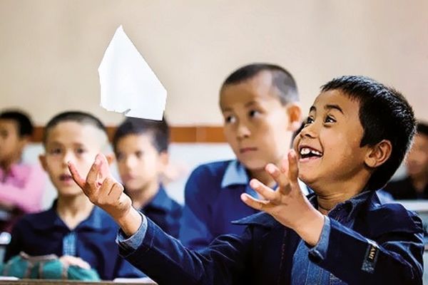 در بسته‌ی مدارس به روی دانش آموزان افغانستانی