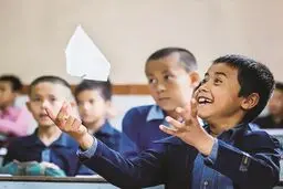 در بسته‌ی مدارس به روی دانش آموزان افغانستانی