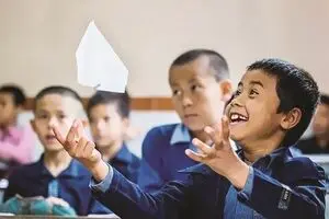 در بسته‌ی مدارس به روی دانش آموزان افغانستانی