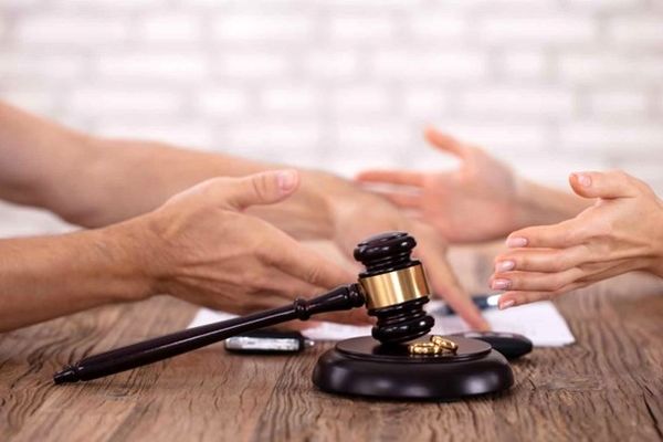 آیا وکیل می‌تواند به جای من طلاق را انجام دهد؟