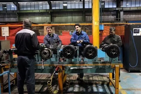 بررسی آثار حداقل دستمزد بر معیشت کارگران و بنگاه‌ها؛ هشدار درباره گسترش بازار کار غیررسمی