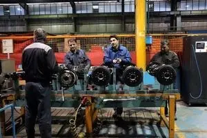 بررسی آثار حداقل دستمزد بر معیشت کارگران و بنگاه‌ها؛ هشدار درباره گسترش بازار کار غیررسمی