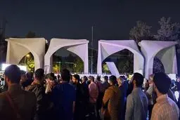 اجتماع دانشجویی در همبستگی با دانشجویان آمریکایی و اروپایی مقابل دانشگاه تهران