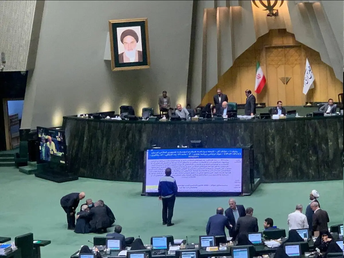 تحصن نادران در صحن علنی مجلس