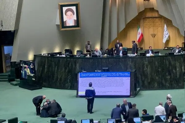 تحصن نادران در صحن علنی مجلس