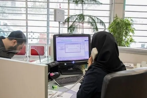 صبحانه خوردن پشت میز در ادارات ممنوع شد | بدرفتاری کارمندان را با شماره ۱۲۸ گزارش دهید