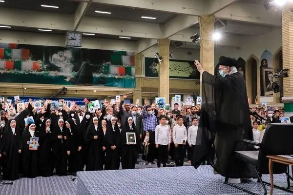 دیدار جمعی از خانواده‌های شهدا با رهبر انقلاب 
