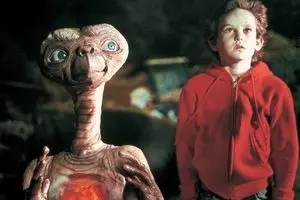 شاهکار جاودانه اسپیلبرگ با عنوان «ای.تی. موجود ماوراء زمین» دوشنبه از شبکه نمایش پخش میشود