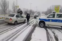 بارش برف و باران در جاده‌های ۲۸ استان | ترافیک سنگین در آزادراه تهران-کرج و مسدودی چند محور