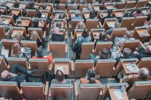 بررسی تجربه شش کشور در زمینه قانون­گذاری احزاب